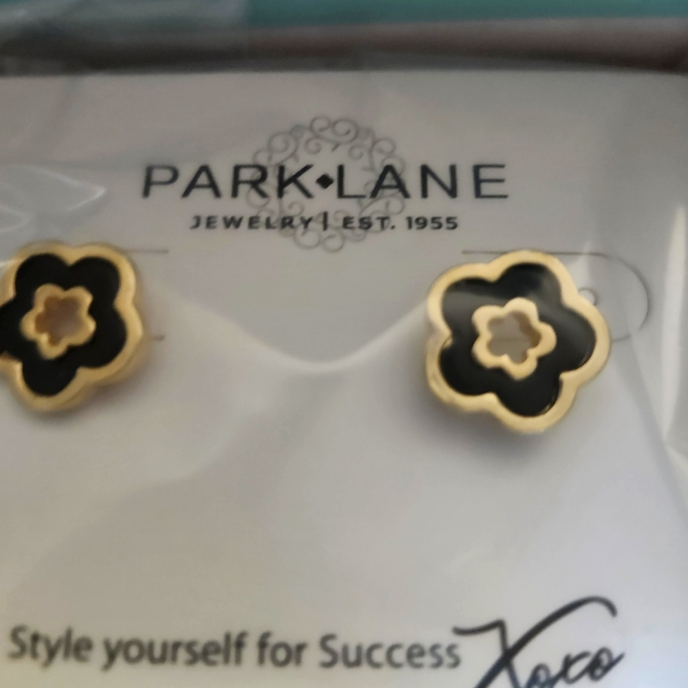 Park Lane, Holly pierced earrings